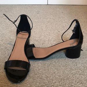 Abound black patent leather low heel sandal